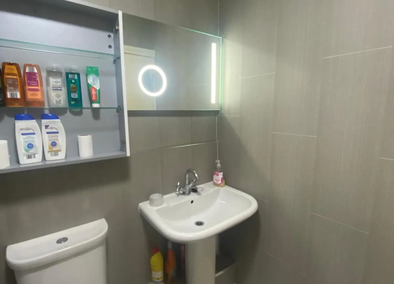 Utopia Retreat - Enchanted Room In Central Dublin 0*,
